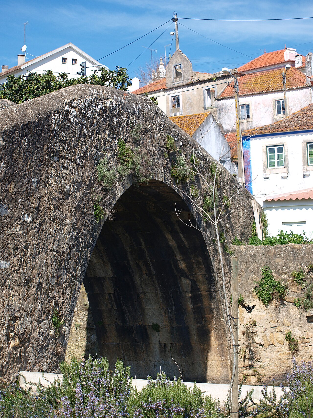 Ponte Medieval de Cheleiros · Fotografia de arquivo