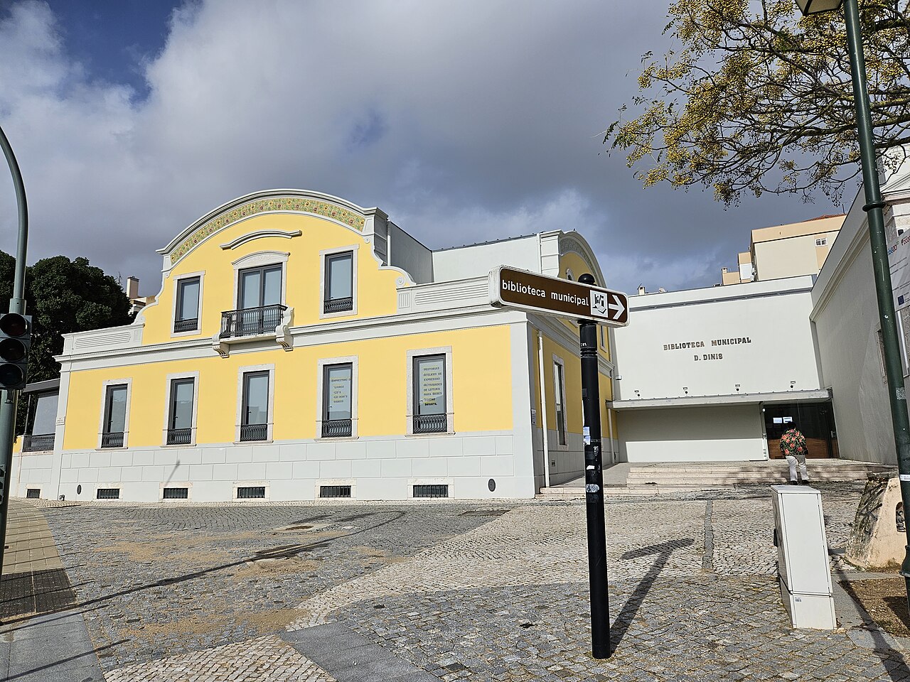 Biblioteca Municipal D. Dinis · Archive photograph