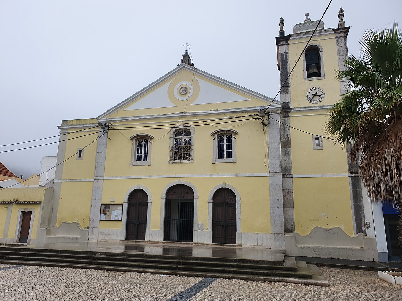 Igreja Paroquial de São Pedro da Trafaria · Exterior