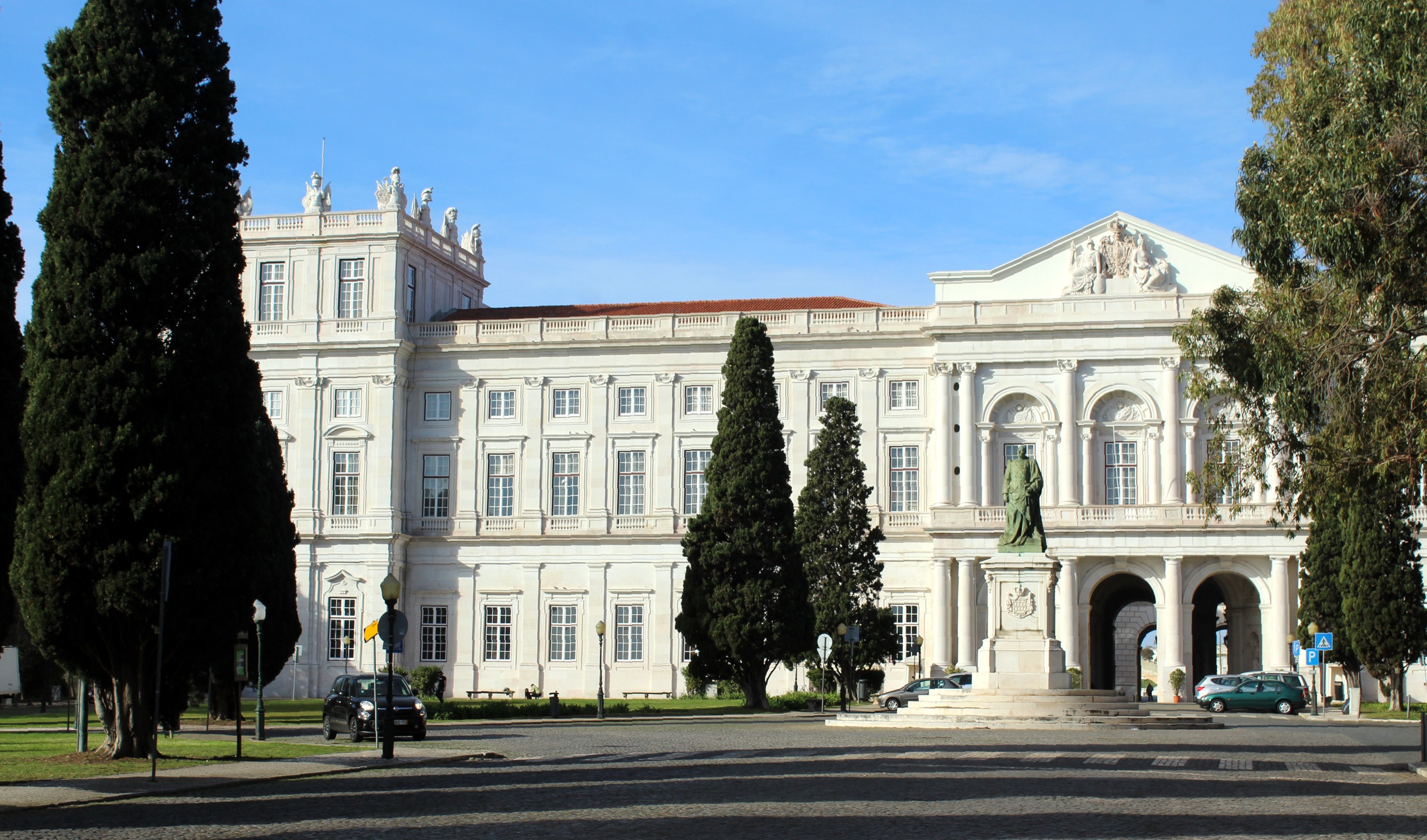 Fachada neoclássica do Palácio da Ajuda