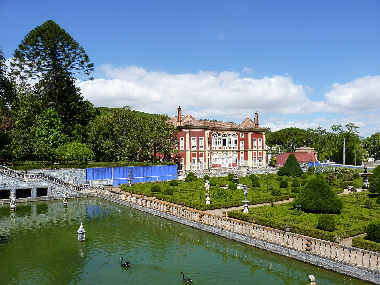Palácio Fronteira, jardim e tanque