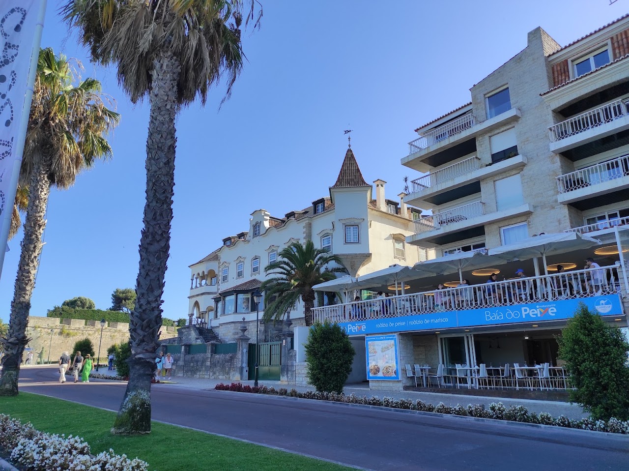 Baía do Peixe Cascais blue sign, terrace and street frontage